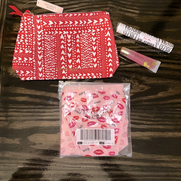 Victoria Secret Valentine’s hearts bag/lipgloss/perfume/lips panties set NWT! - Picture 1 of 5